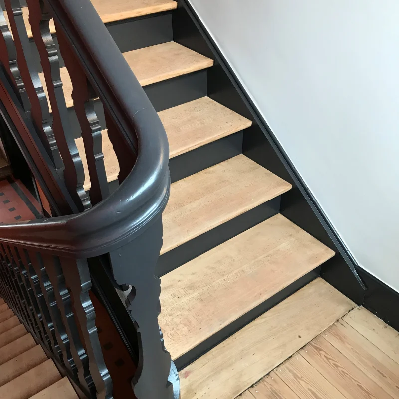 Rénovation d'escalier par un professionnel - Peintre Anzaldi - Liege - Seraing - Grace Hollogne
