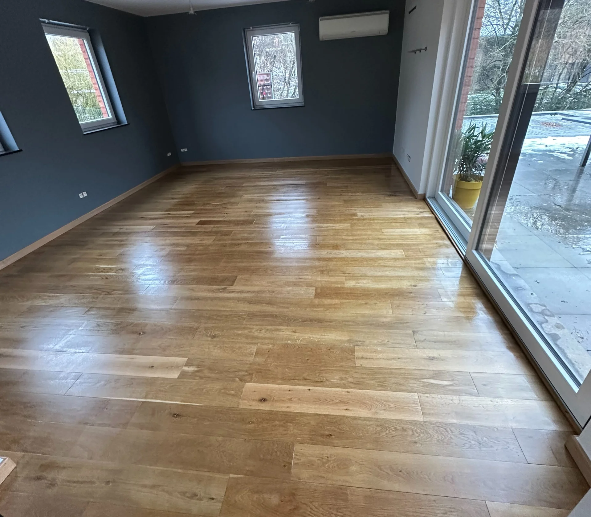 Peinture et vitrification des sols à Grâce Hollogne - Société Anzaldi